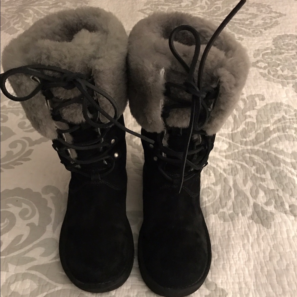 UGGS Tall Black Boots with Gray Fur,Size-6(approx length-10.25”)